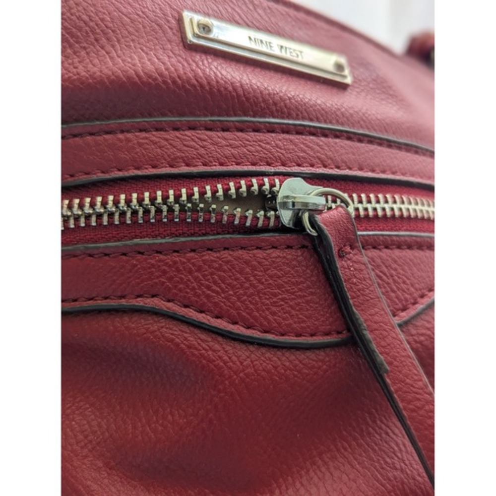 Nine West Crossbody Bag Chili Red Berry Faux Leather Purse Top Zip Small Handbag - Picture 2 of 6
